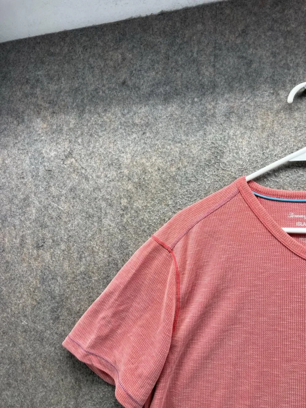 Tommy Bahama Shirt Men Large Red IslandZone V-Neck Casual Tee Geometric Cotton